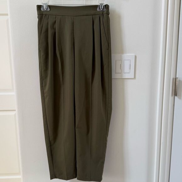 LOWRYS FARM Pleated Tapered Pants in Army Green M - Picture 15 of 16